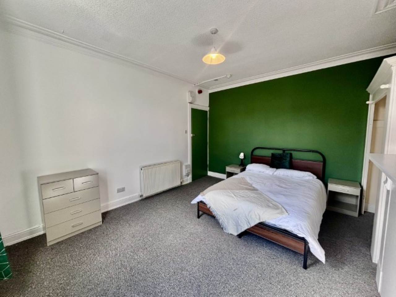 Room Aberdeen Drive in Leeds