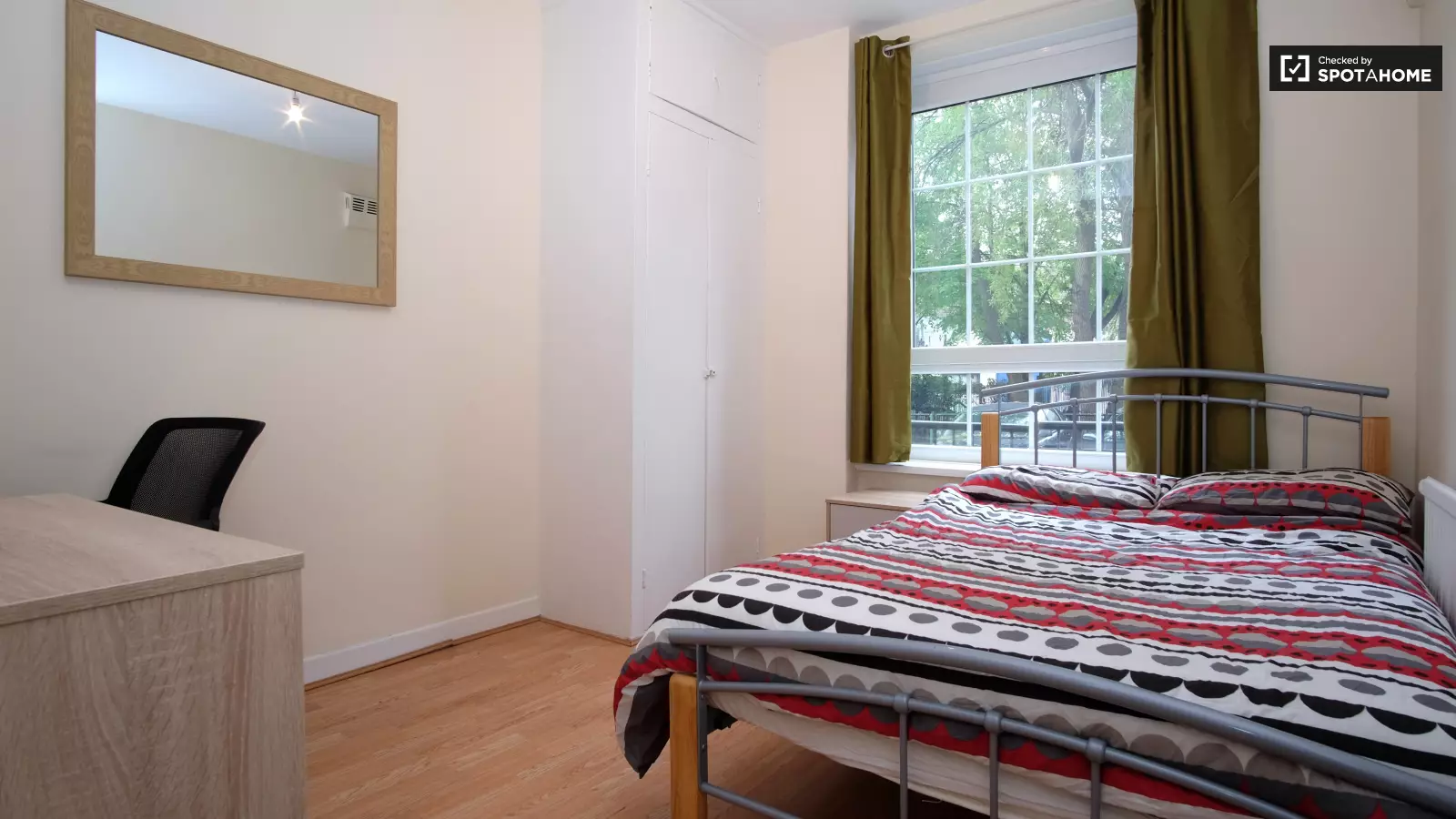 Room Gill Street in Greater London