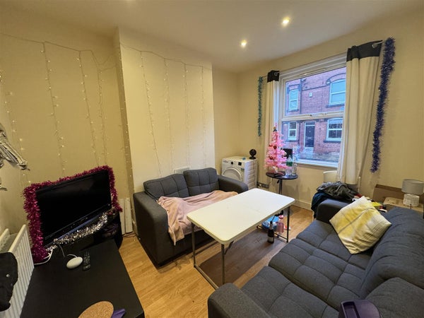 Flat Granby Grove in Leeds