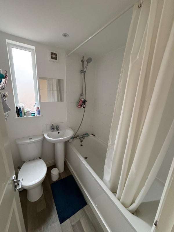 Room Mantilla Road in Greater London