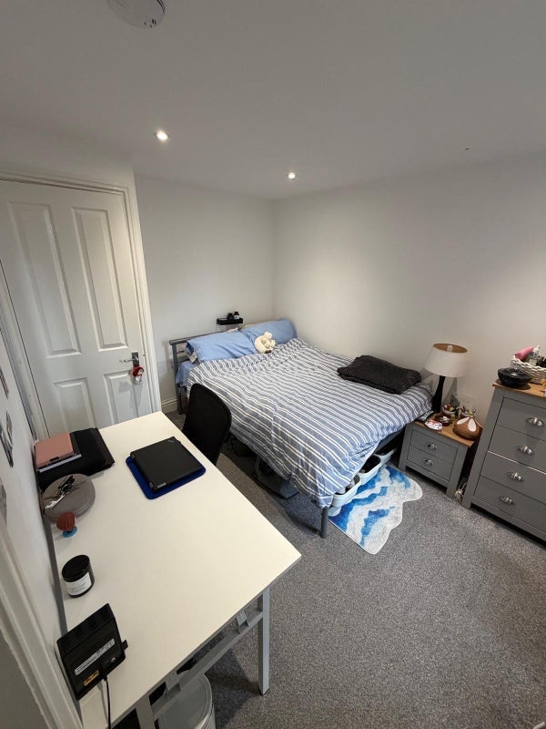 Room Mantilla Road in Greater London
