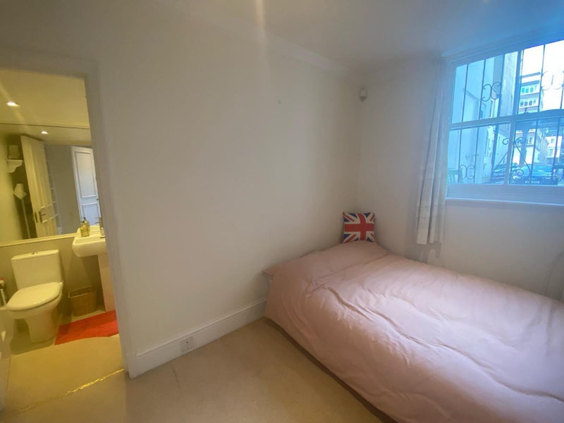 Room Petersham Mews in Greater London