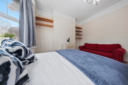Room Northcote Avenue in Greater London