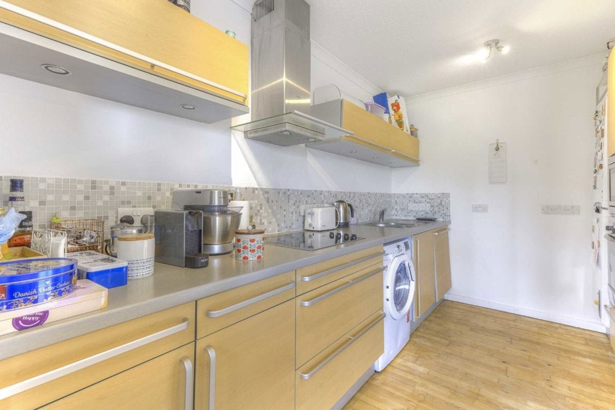 Flat Rotherhithe Street in Greater London