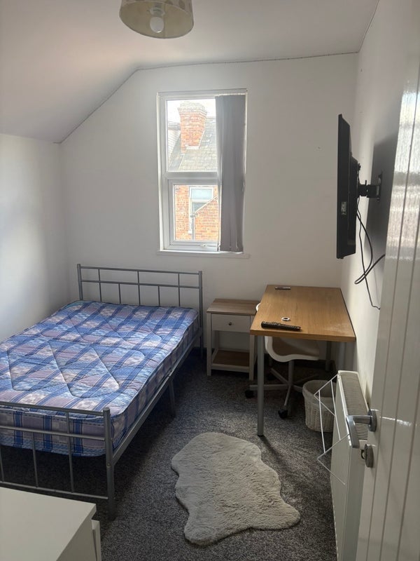 Room Teversal Avenue in Nottingham