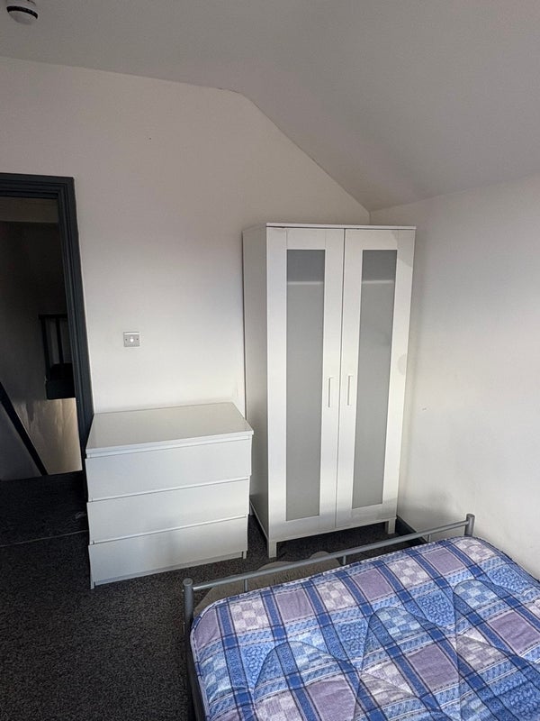 Room Teversal Avenue in Nottingham