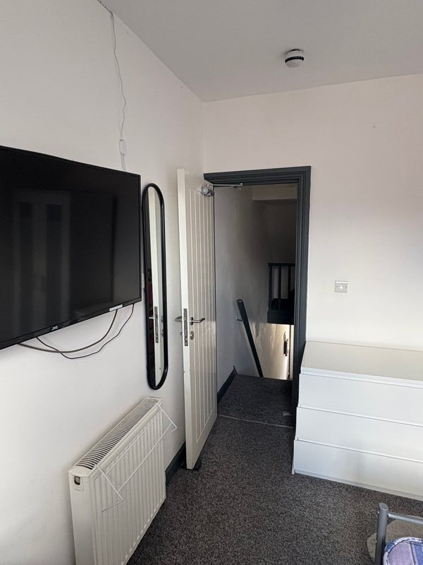 Room Teversal Avenue in Nottingham
