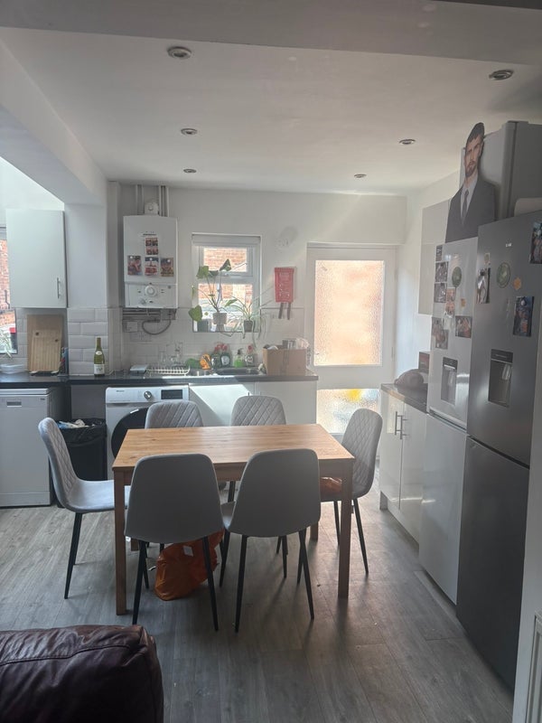 Room Teversal Avenue in Nottingham