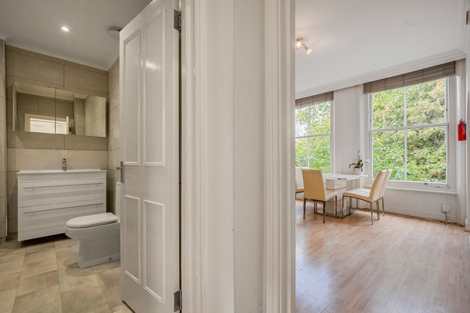 Flat Elgin Crescent in Greater London