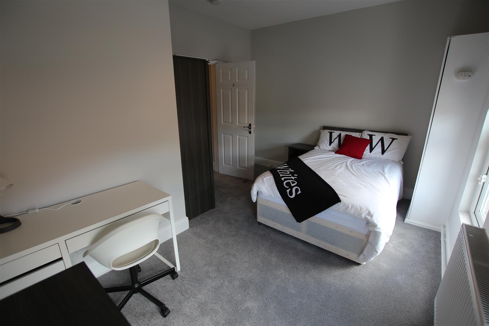 Room Abington Avenue in Northampton