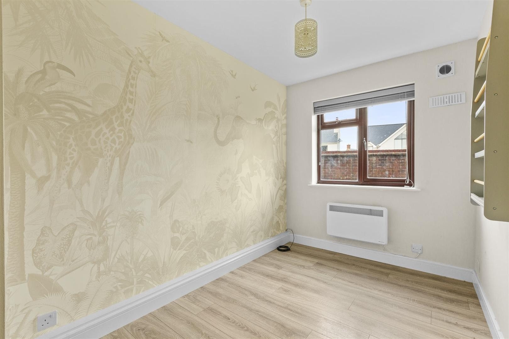 Flat Parsley Close in Aston Clinton