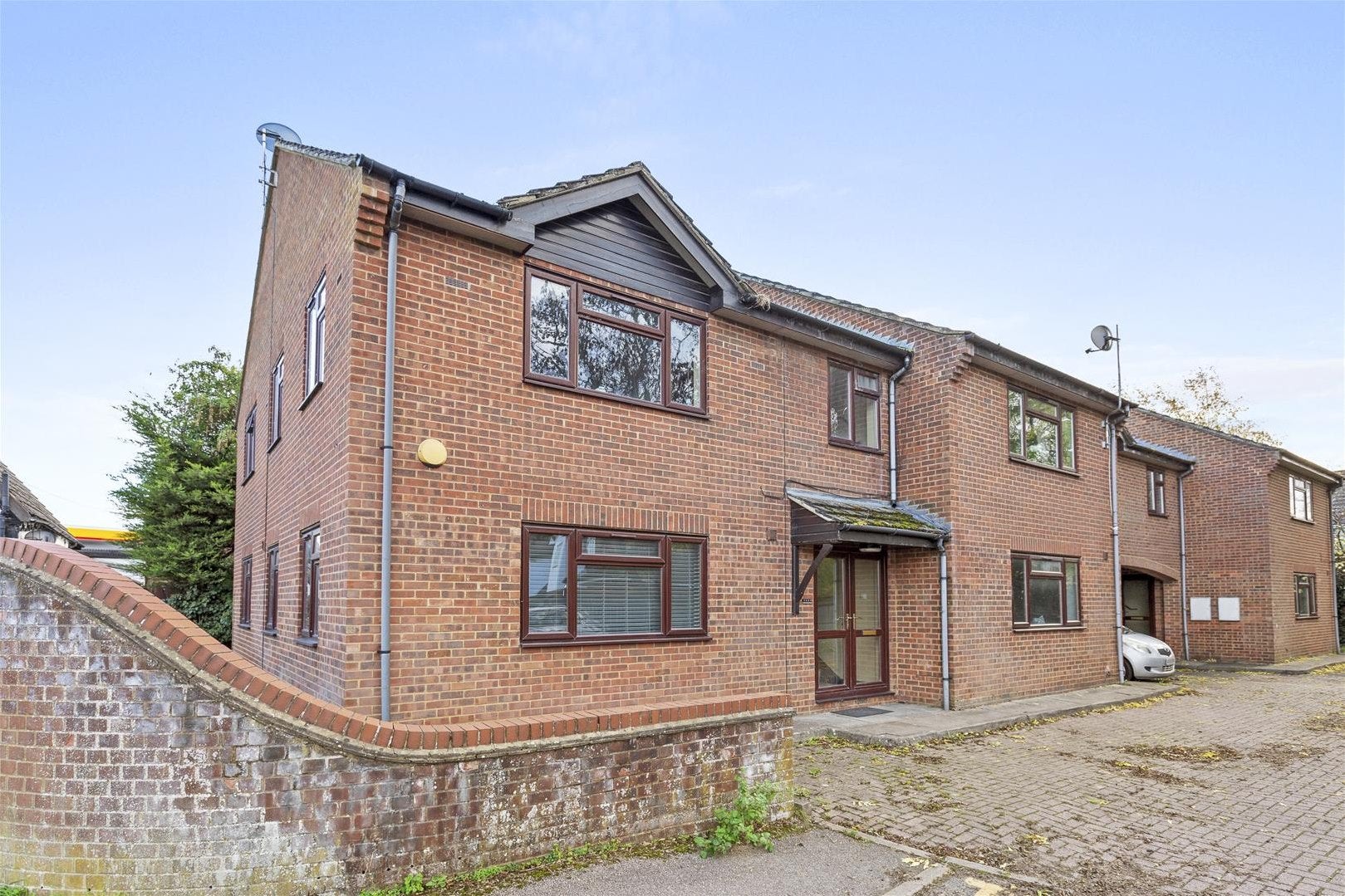 Flat Parsley Close in Aston Clinton