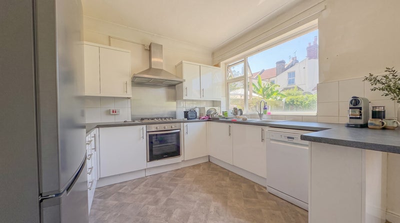 Room Brentry Road in Bristol