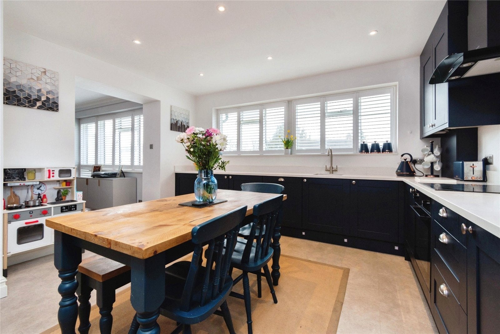 Flat Basildon Close in Greater London