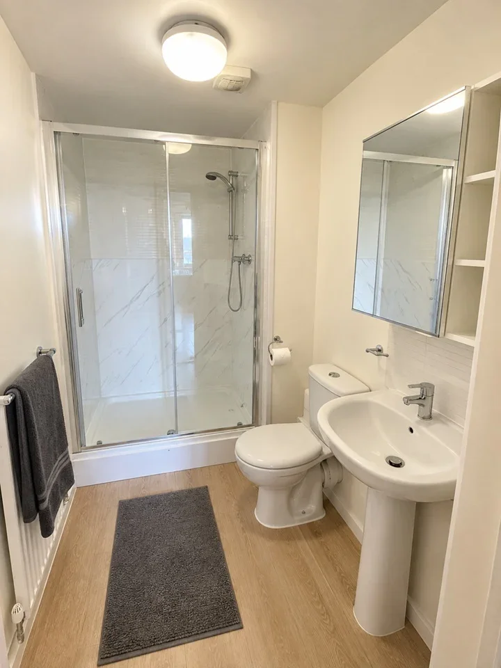 Flat Bramley Crescent in Greater London