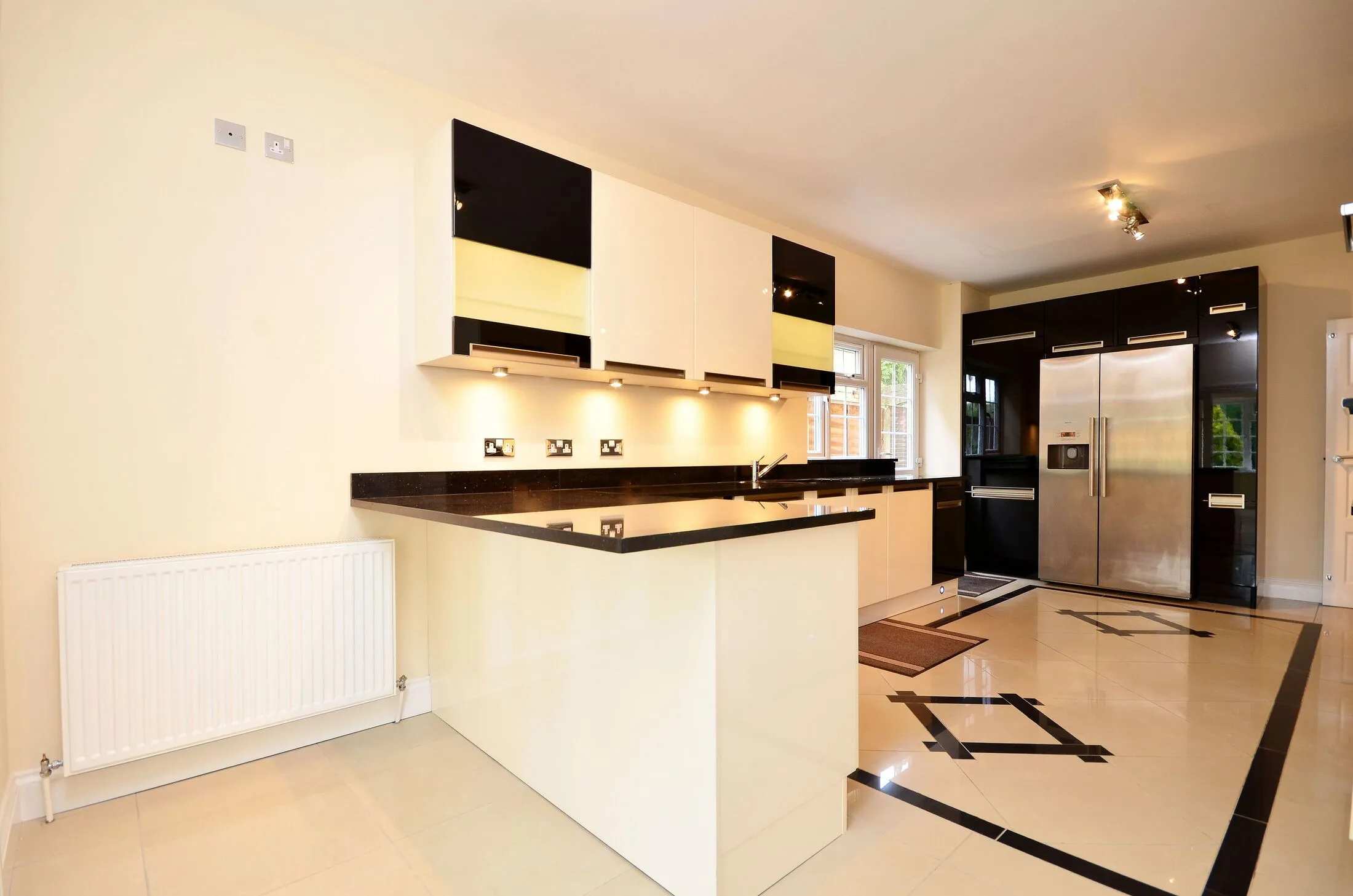 House Minchenden Crescent in Greater London