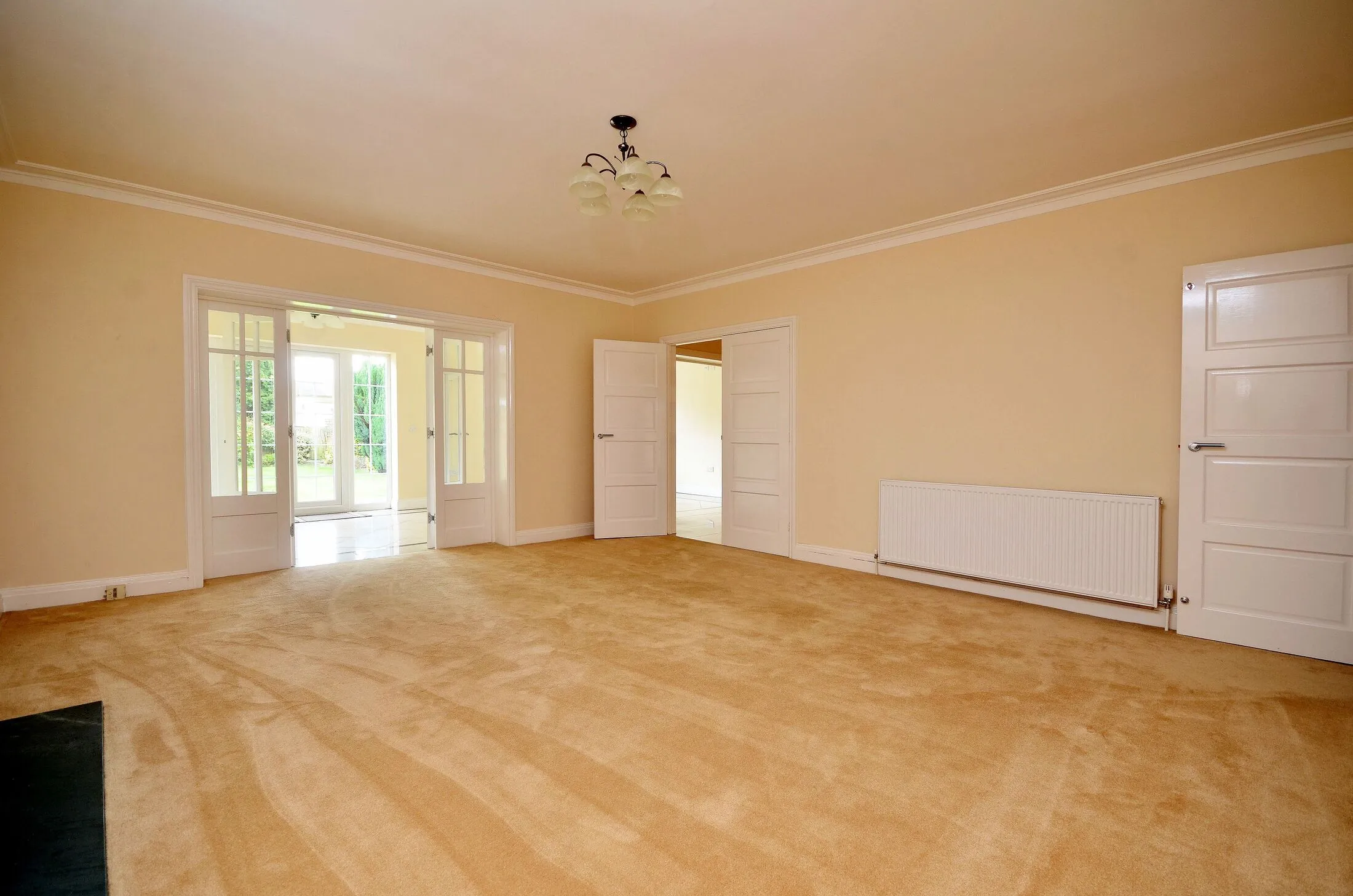 House Minchenden Crescent in Greater London