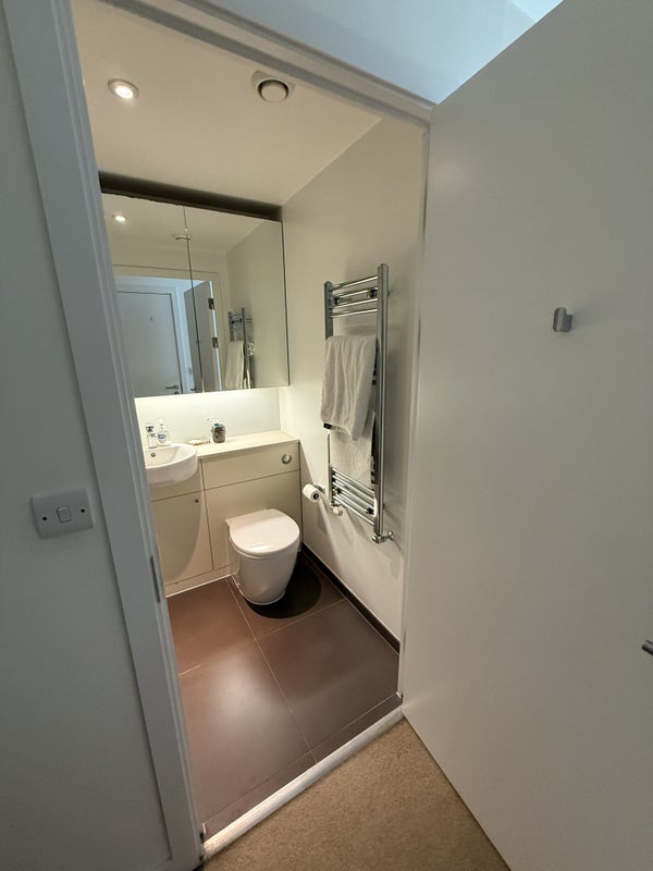 Room Logan Close in Greater London