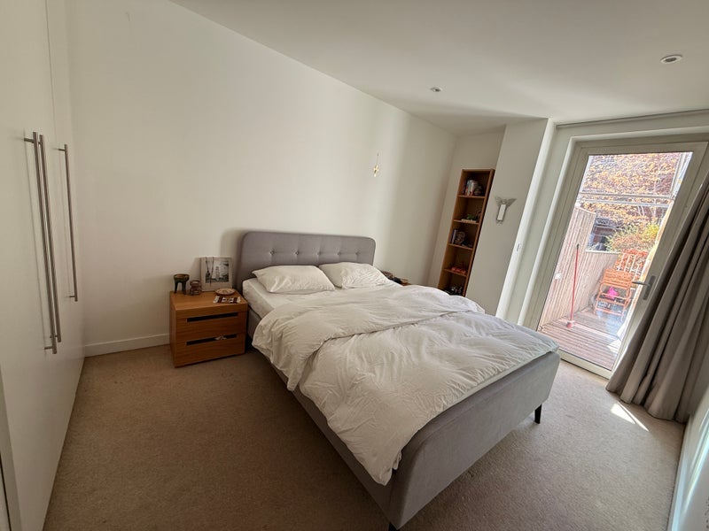 Room Logan Close in Greater London
