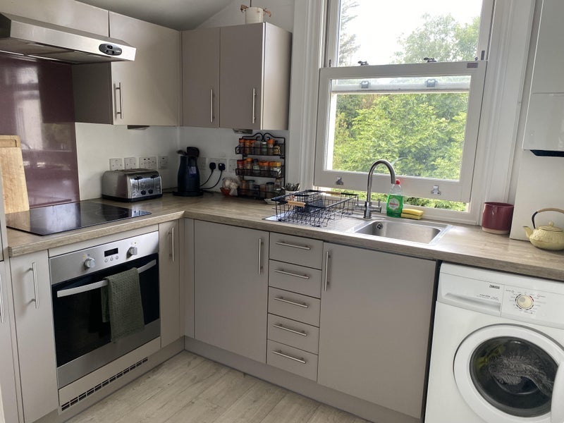 Room Russell Road in Greater London
