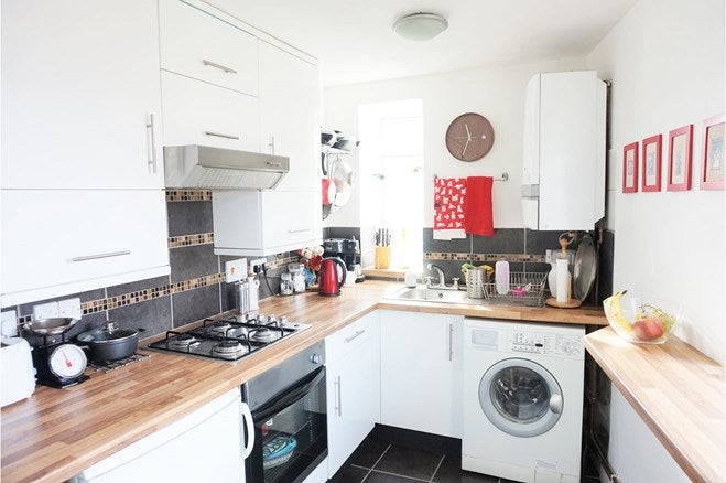 Flat Mowbray Road in Greater London