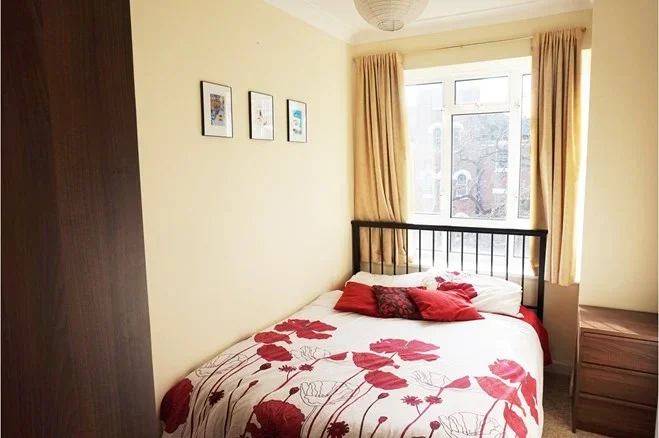 Flat Mowbray Road in Greater London