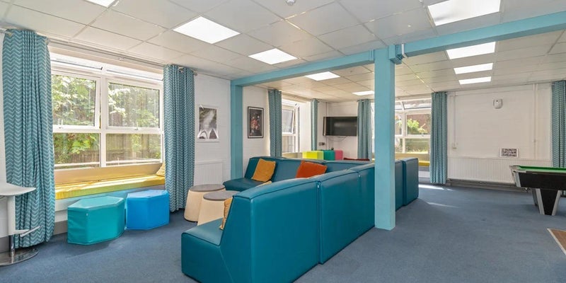 Room Station Road in Greater London