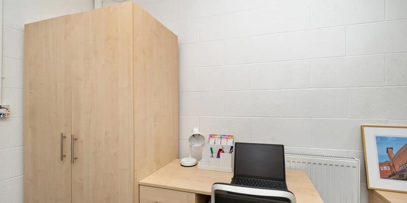 Room Station Road in Greater London
