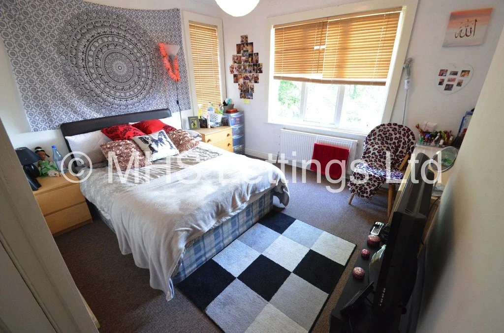 Room Hartley Avenue in Leeds