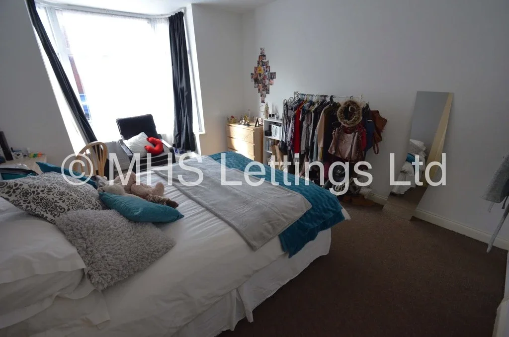 Room Hartley Avenue in Leeds