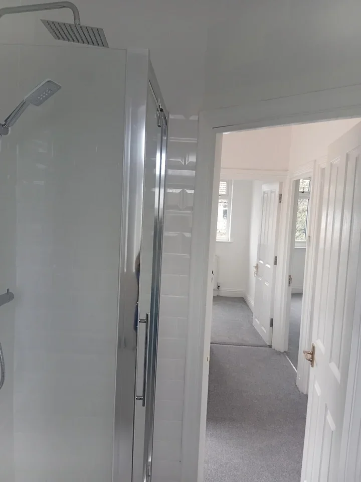 Room Elmhurst Avenue in Greater London