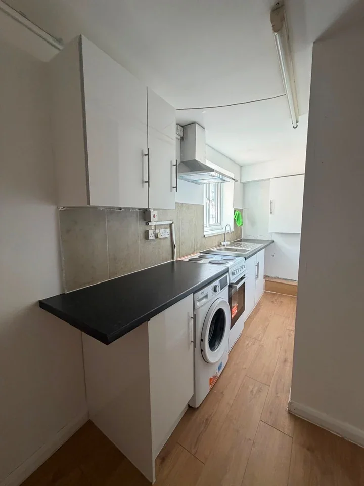 Flat Salisbury Road in Greater London
