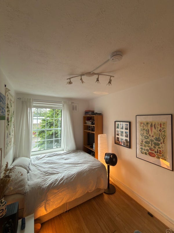 Room Kennington Park Road in Greater London