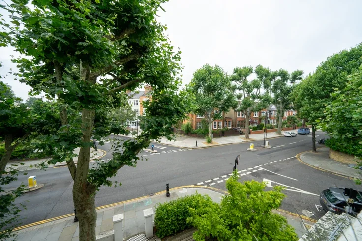 Flat St Quintin Avenue in Greater London