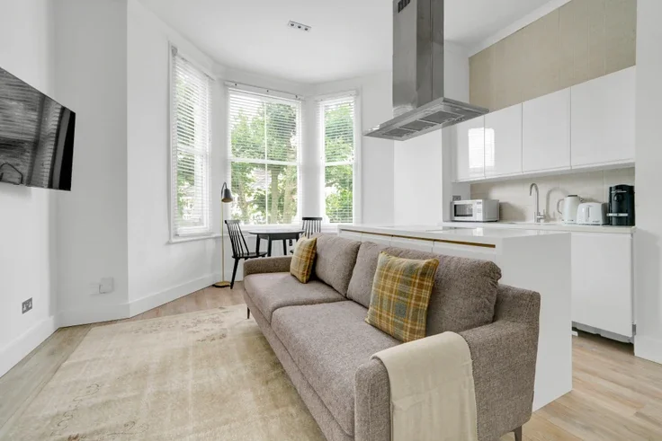 Flat St Quintin Avenue in Greater London