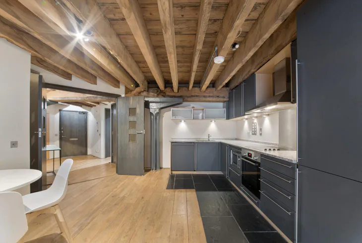 Flat Hertsmere Road in Greater London