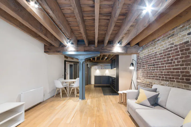Flat Hertsmere Road in Greater London
