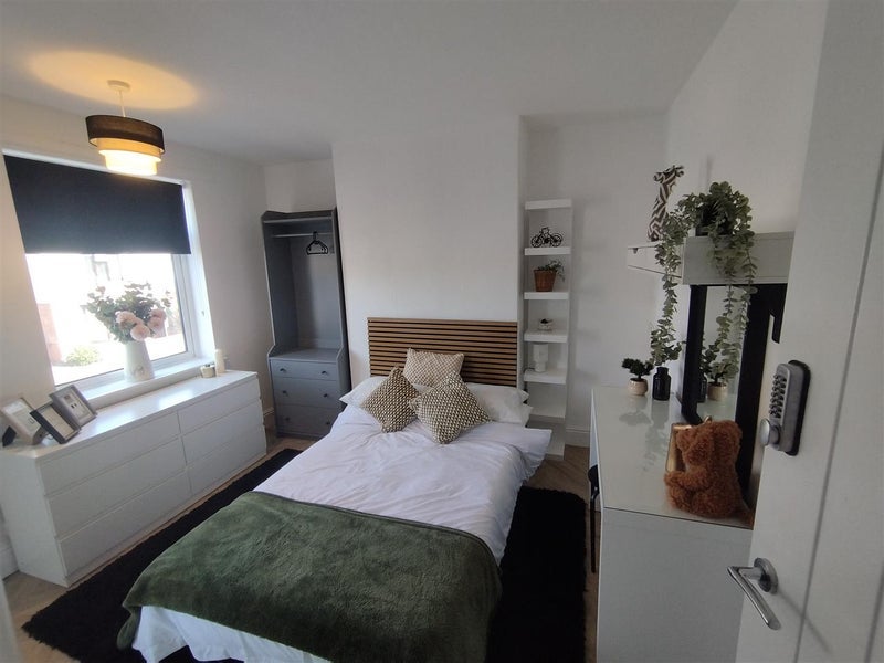 Room Priestsic Road in Ashfield