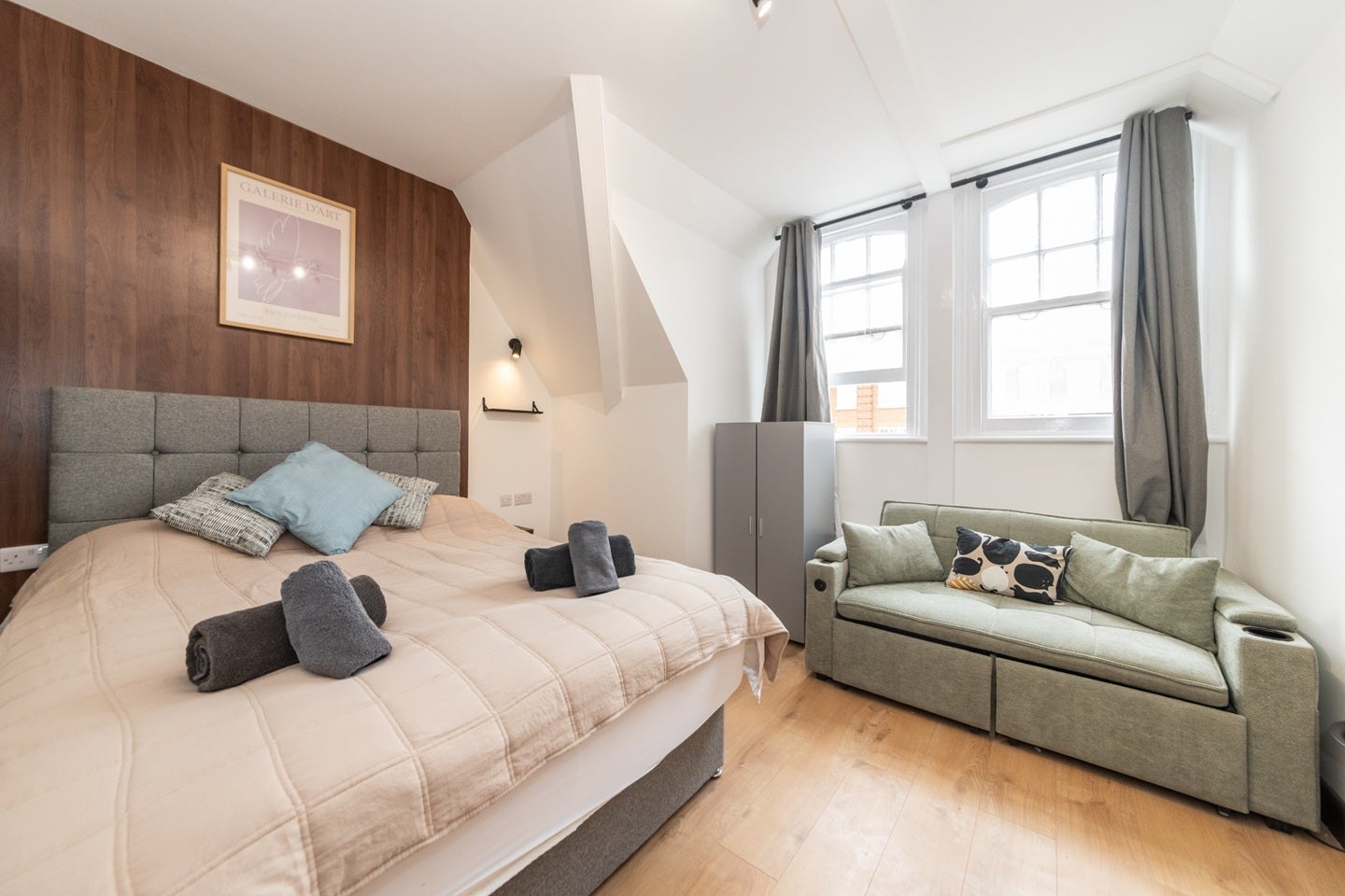 Flat Kensington High Street in Greater London