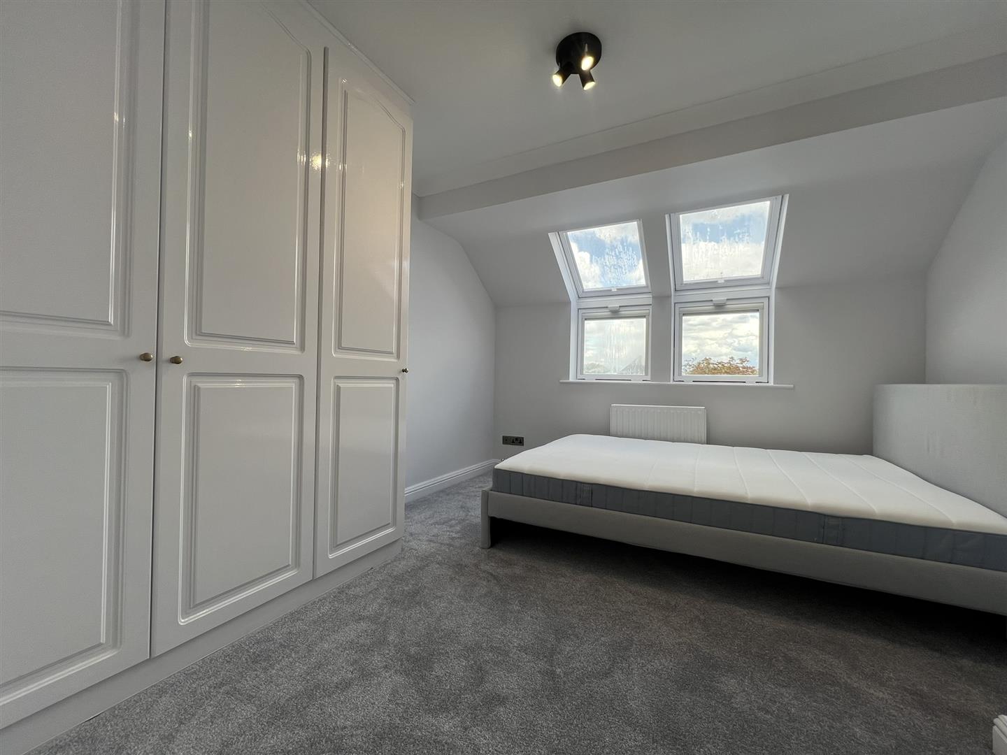 Flat Manor Way in Hertsmere