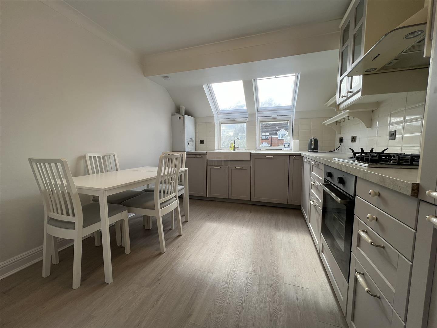 Flat Manor Way in Hertsmere