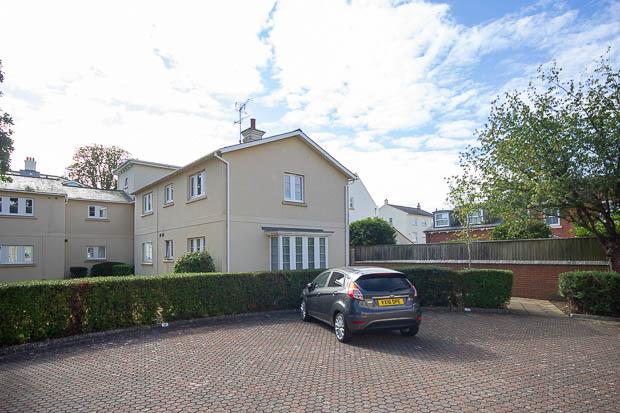 Flat Northcroft in Cheltenham