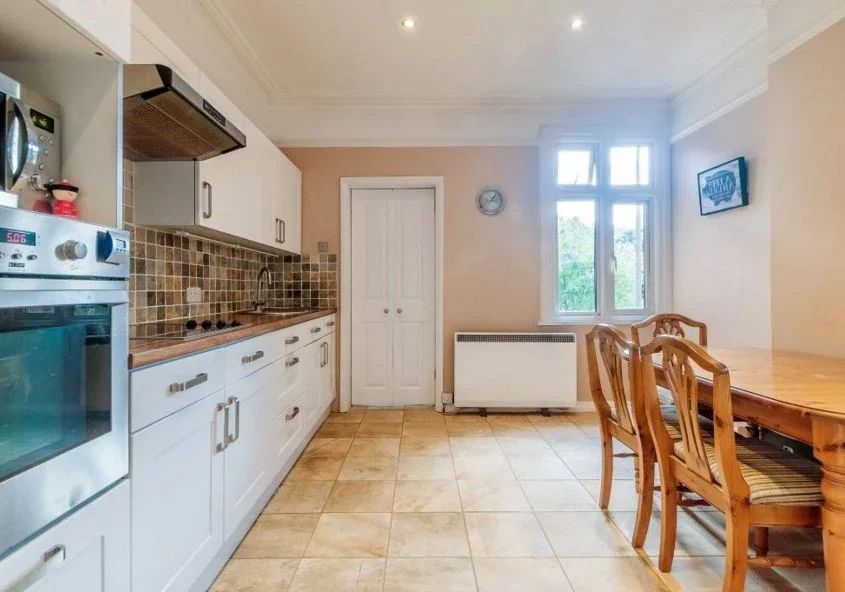 Flat Devonshire Road in Greater London