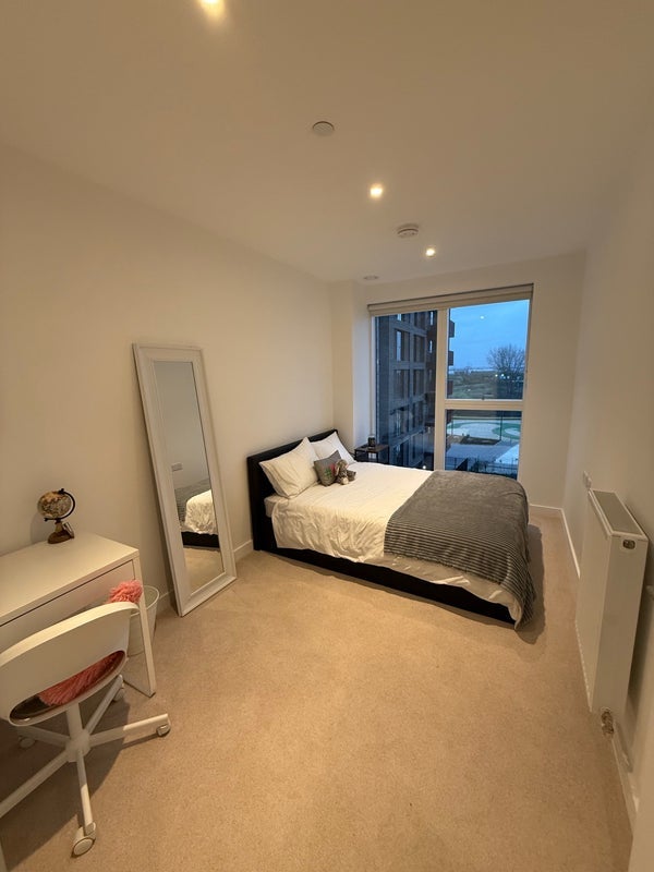 Flat North Woolwich Road in Greater London