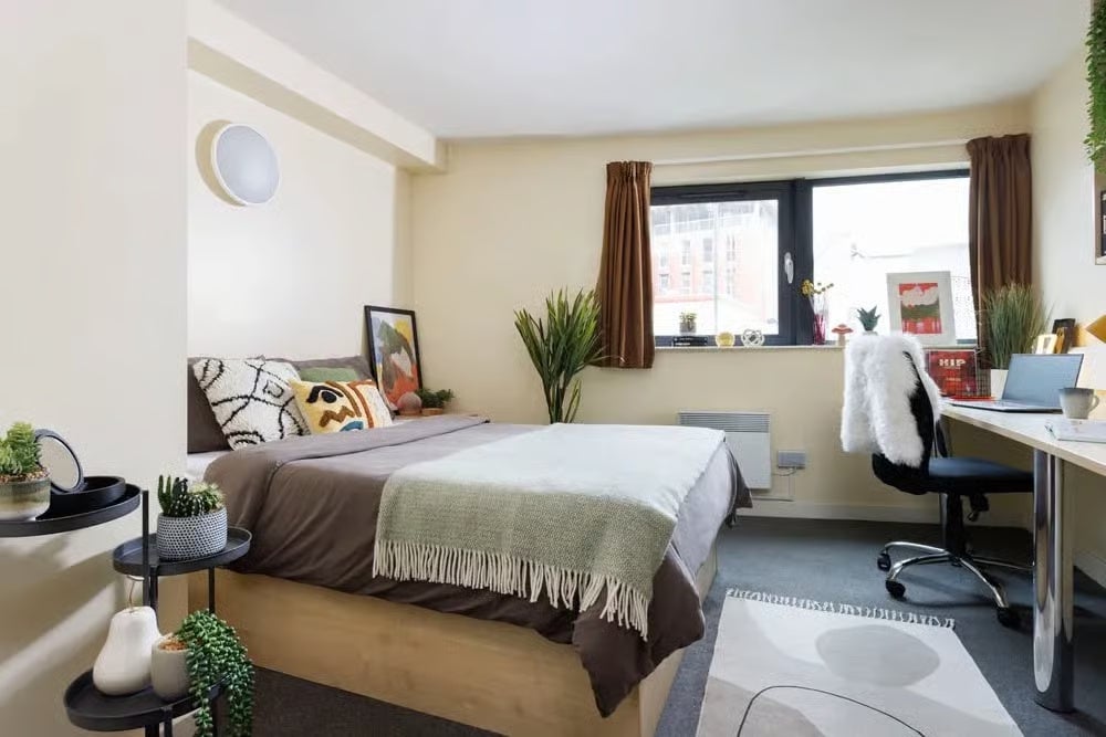 Room Curzon Street in Nottingham