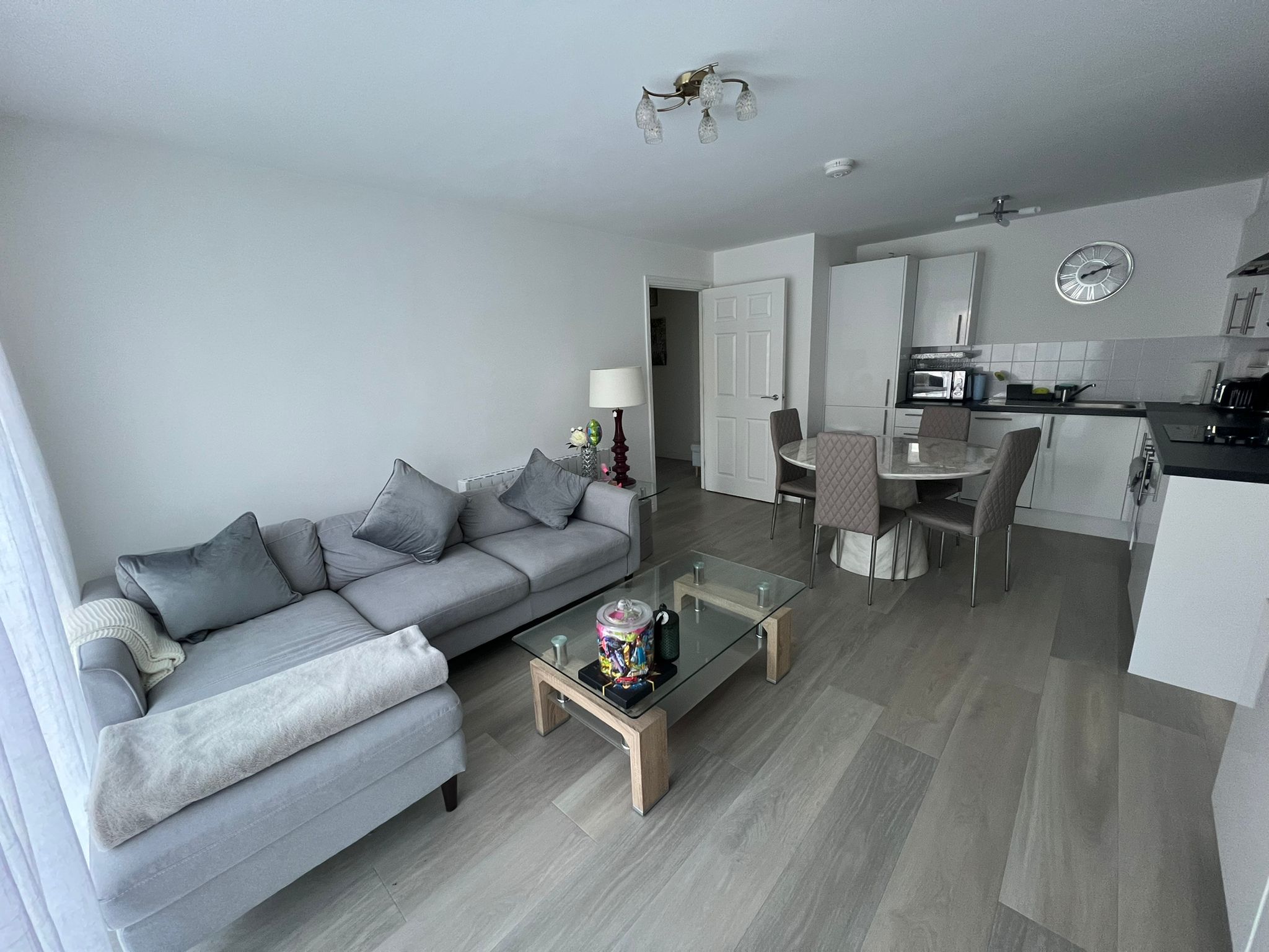 Flat Harrow Close in Bedford