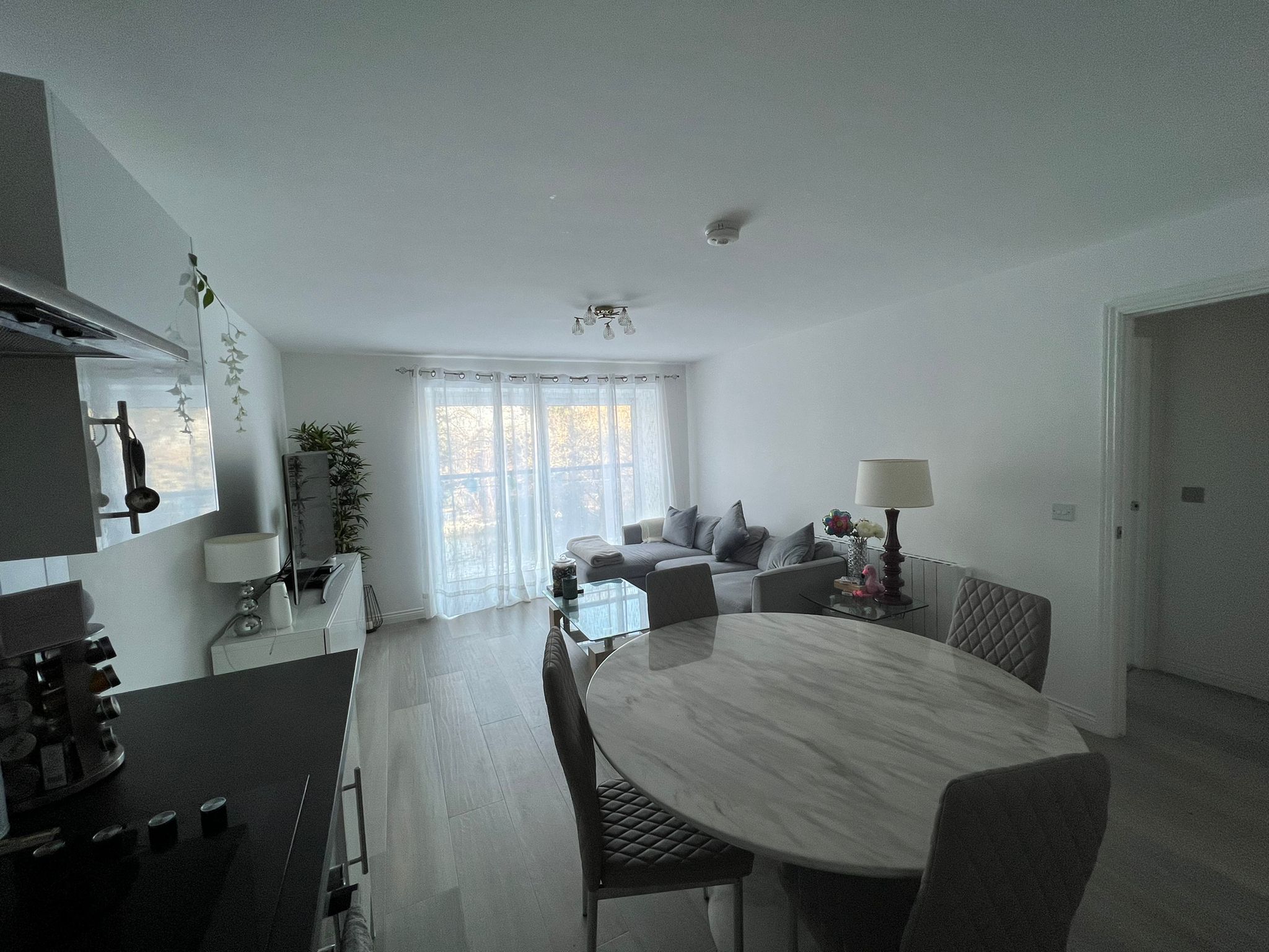 Flat Harrow Close in Bedford