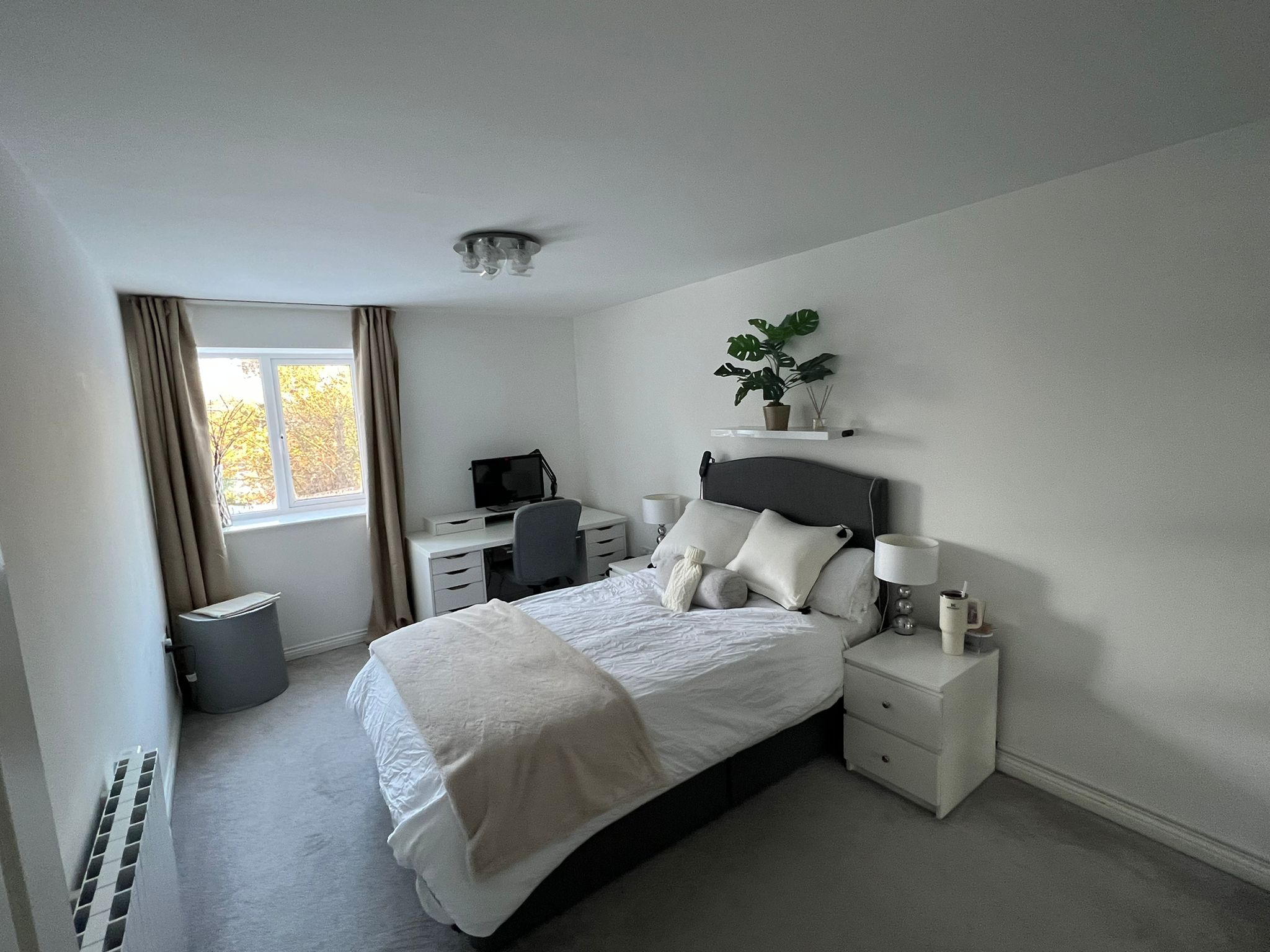 Flat Harrow Close in Bedford