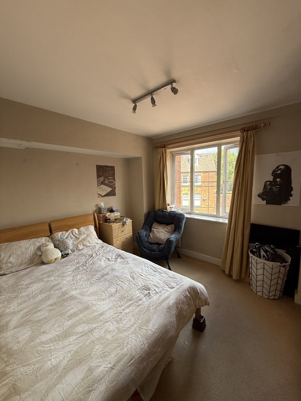 Flat Waterside Court in Birmingham