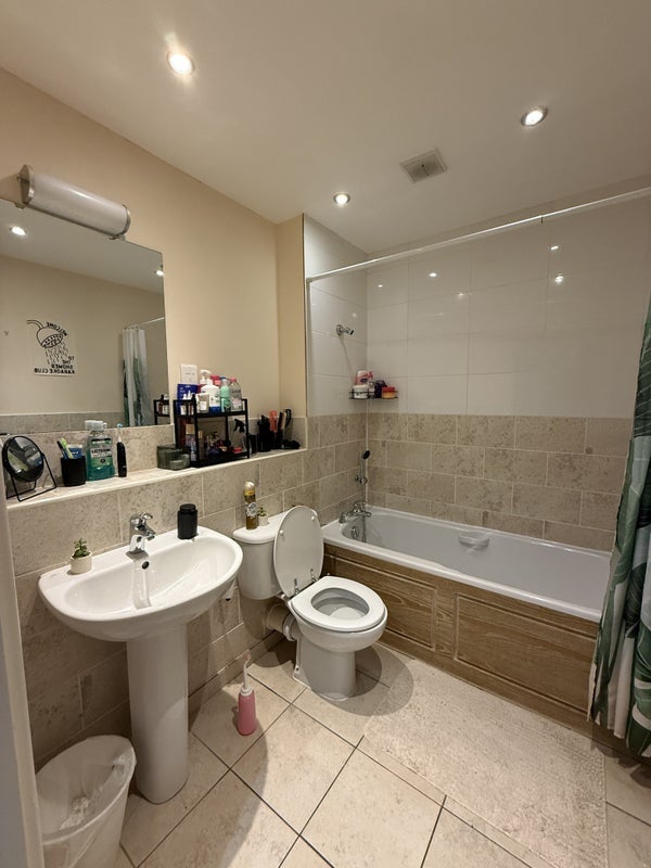 Flat Waterside Court in Birmingham